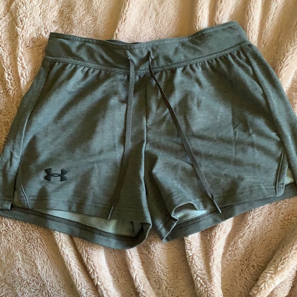 Under Armour Shorts - Picture 1 of 3
